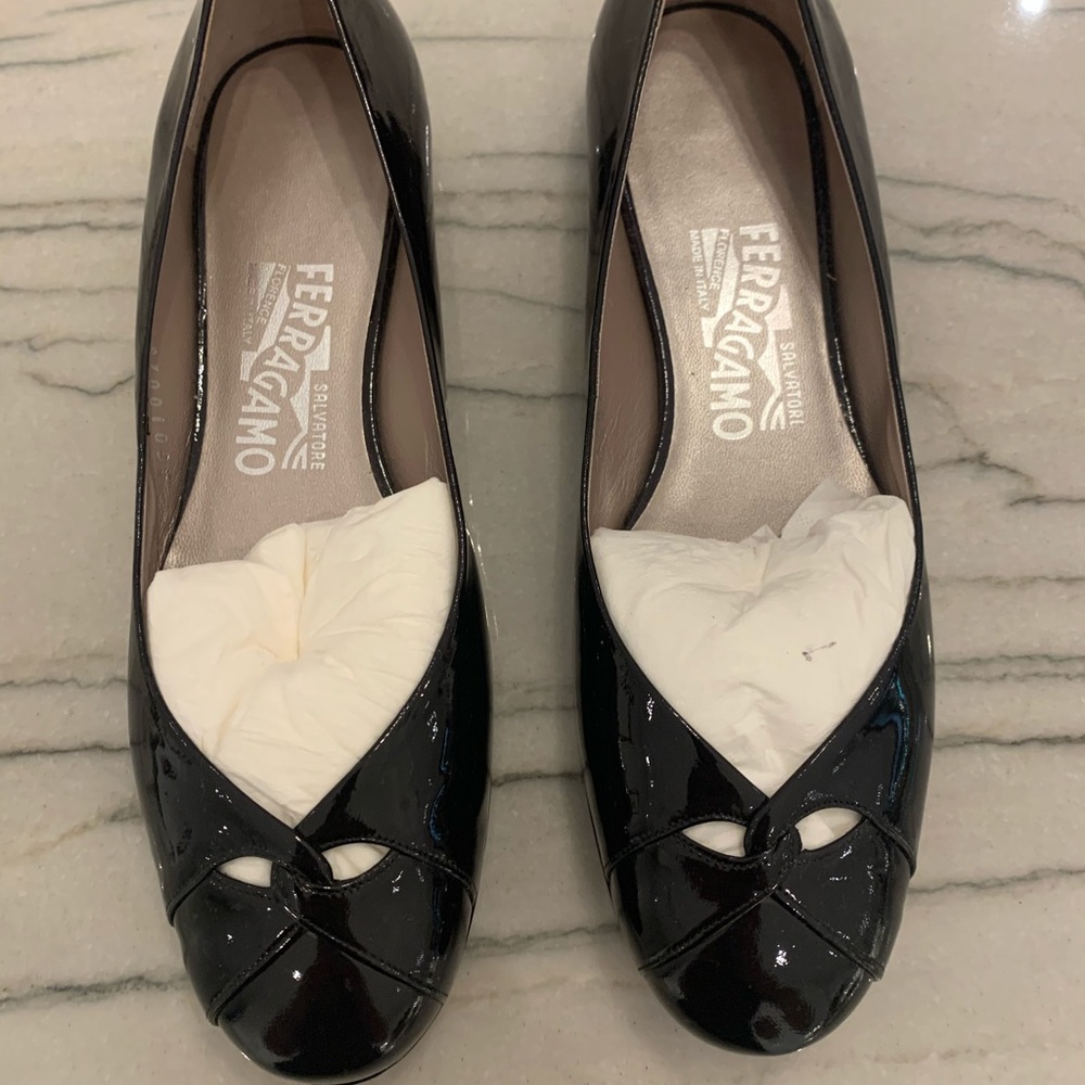 NWOT Salvatore Ferragamo Black Patent Ballet Flats